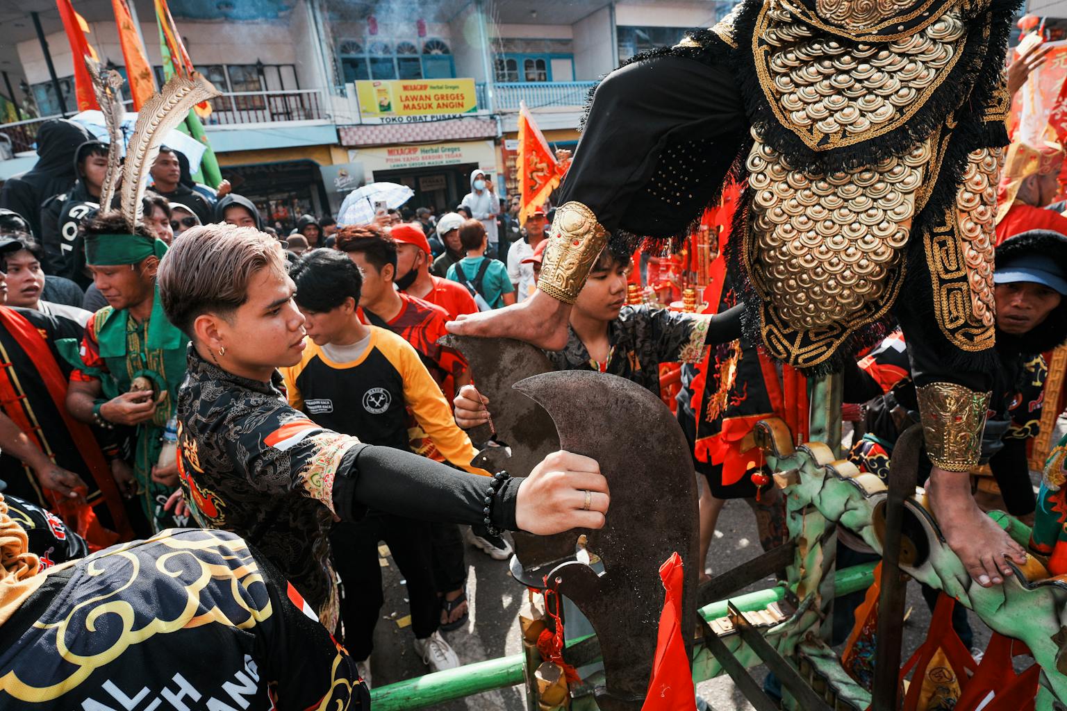 Adat Istiadat Suku Dayak Kalimantan yang Unik dan Sakral