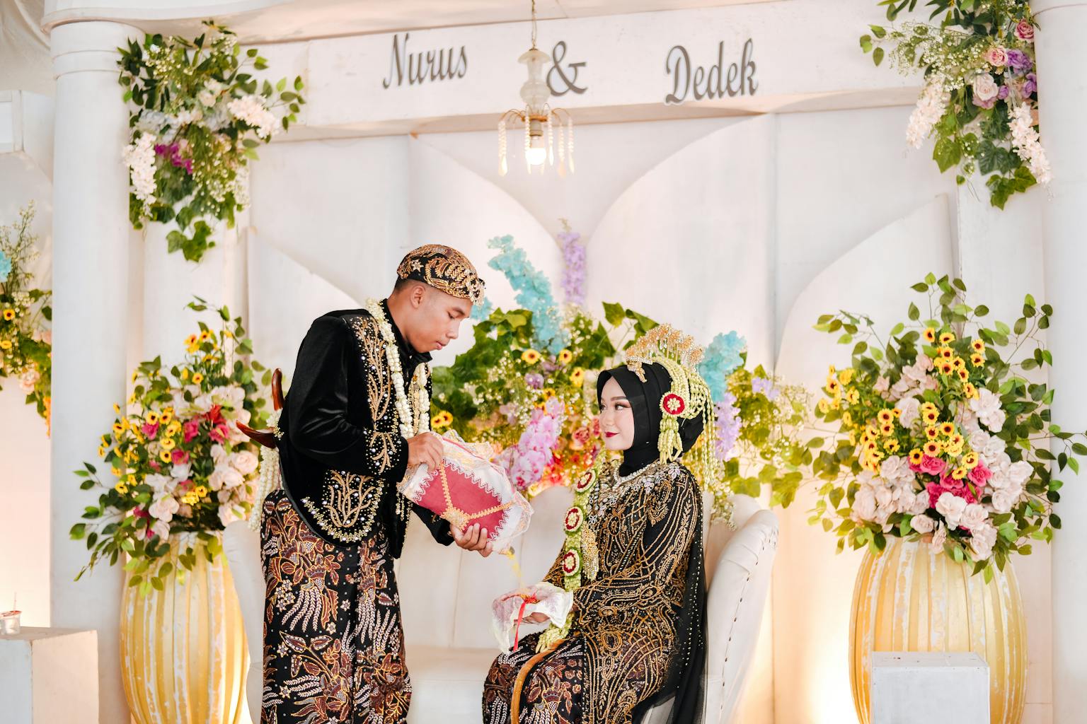 Adat Pernikahan Sunda Lengkap dari Lamaran hingga Resepsi