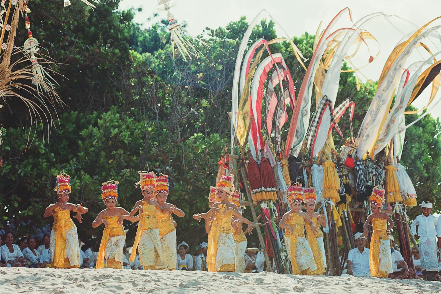 Keunikan Tari Kecak Bali dan Sejarah Perkembangannya