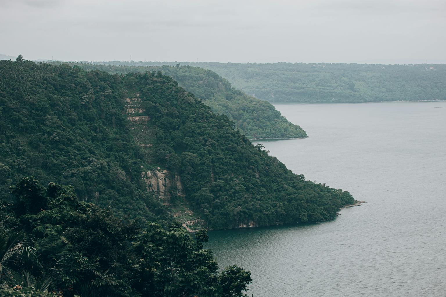 Legenda Danau Toba dan Kisah Cinta Toba dengan Putri Ikan