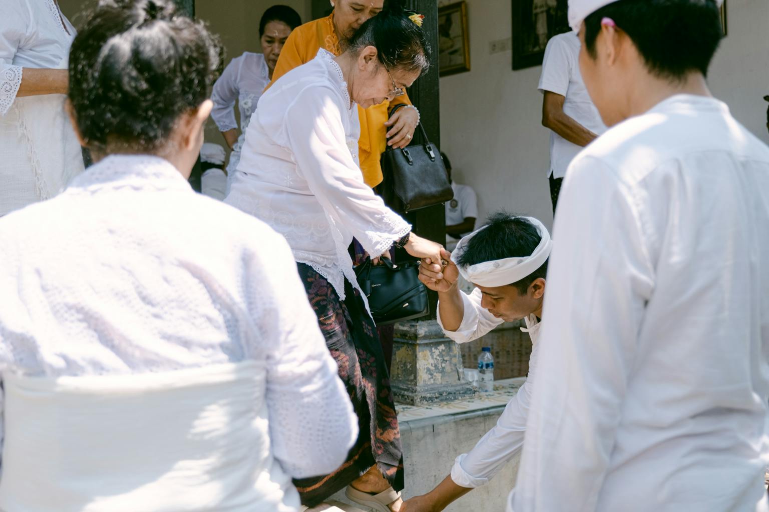 Tradisi Metatah atau Potong Gigi di Bali dan Maknanya