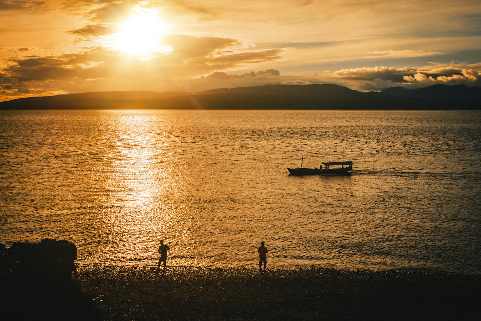 Legenda Danau Toba dan Kisah Cinta Toba dengan Putri Ikan