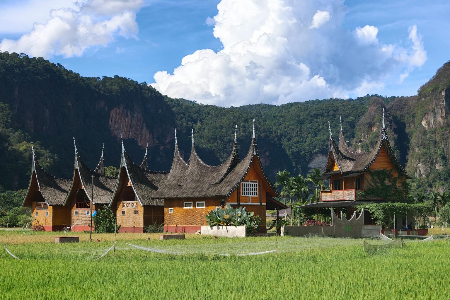 Rumah Adat Gadang Minangkabau dan Filosofi Matrilineal